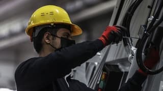 Standart dışı baret ve maskeler mercek altında