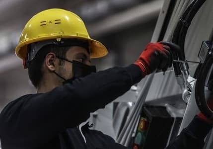 Standart dışı baret ve maskeler mercek altında
