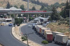 Suriye Türkiye sınırındaki iki gümrük kapısını geçici olarak kapatıyor