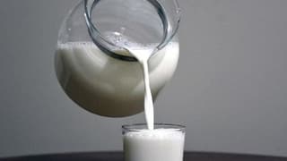 Süt üreticilerinden binde bir yağlı süte tepki: “Rafardan kaldırılmalı”