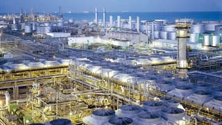 Suudi Arabistan'dan iki petrol sahasında üretimi kısma kararı