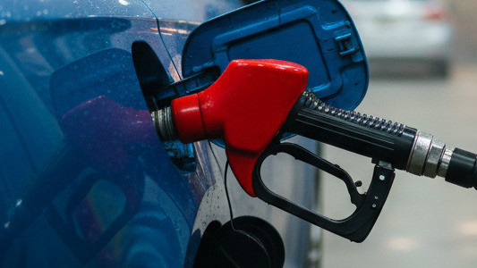 Tabelalar gece yarısı değişti: Benzin ve motorine zam geldi