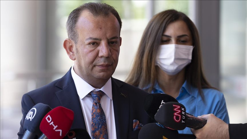 Tanju Özcan CHP'den istifa etti