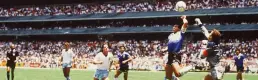 Tanrı'nın eli ve Yüzyılın golü: Maradona hatırası 3,3 milyon dolara satıldı