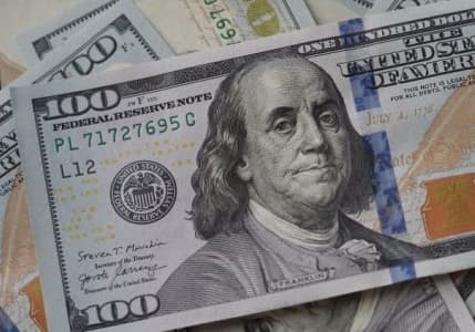 Doları tedirgin yatırımcının ilgisi destekliyor