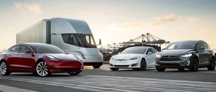 Tesla 5 milyonuncu elektrikli aracını banttan indirdi