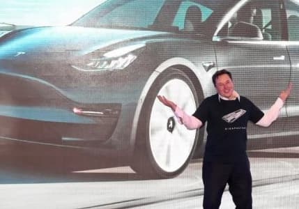 Tesla, ABD’de bu yıl üçüncü kez elektrikli araç fiyatlarını indirdi