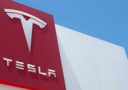 Tesla, ABD ve Avrupa’da araç fiyatlarını indirdi