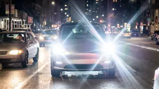 Tesla, aşırı parlak farlar nedeniyle 20 bin aracını geri çağırıyor