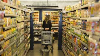 Ticaret satışları geriledi, perakende yükseldi