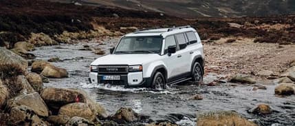 Toyota yeni nesil Land Cruiser Prado'yu tanıttı: Lansman fiyatı belli oldu