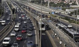 Trafiğe kaydı yapılan araç sayısı düşüşünü üçüncü aya taşıdı