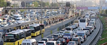 Trafiğe kayıtlı taşıt sayısı Aralık’ta yıllık yüzde 45,4 düştü