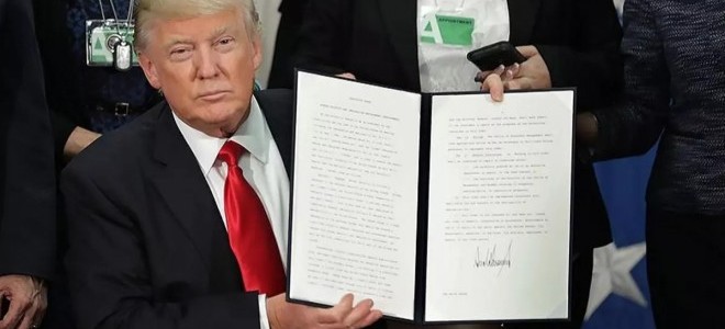 Trump, 12 ülkenin vatandaşlarına kapıları kapattı