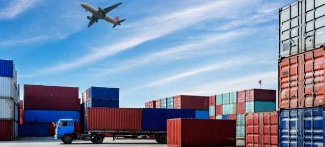 Trump, Çin Mallarına Gümrük Vegisi Getiren Karnameyi İmzaladı