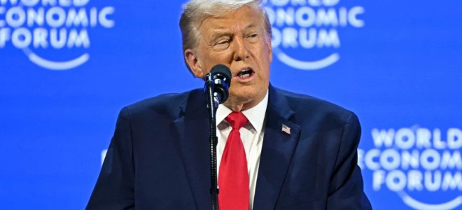 Trump, Davos sahnesinde: Grönland'ı kaba kuvvet kullanmadan geri alacağız