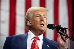 Trump, Kanada'ya uygulanacak yüzde 50'lik tarifeyi askıya aldı