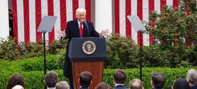 Trump, mobilya tarifelerini 2027'ye erteledi