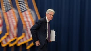 Trump'tan Powell'a tepki: Kalmak istiyor, çünkü başka iş bulamıyor