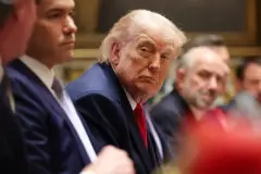 Trump'tan Umman'a açık tehdit: Yolumuza çıkarlarsa bombalarız