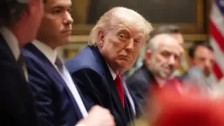 Trump'tan Umman'a açık tehdit: Yolumuza çıkarlarsa bombalarız