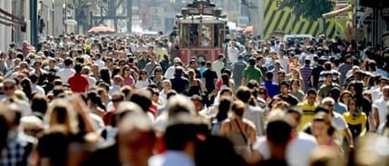 TÜİK: 2100'de nüfus 77 milyonun altına inecek