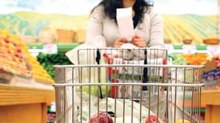 Tüketici Fiyatları Şubat'ta Arttı, Yıllık Enflasyon Çift Hanede