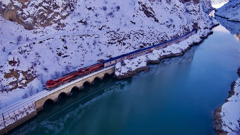 Turistik Doğu Ekspresi kış sezonunu 10 bin yolcuyla kapattı