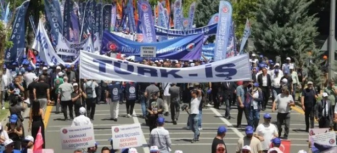 Türk-İş’ten Maliye önünde miting