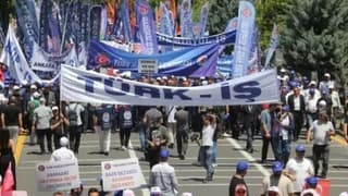 Türk-İş’ten Maliye önünde miting