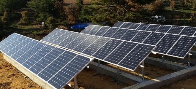 Türkiye'nin ilk güneş takip sistemli tarım GES'i açıldı