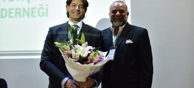 TÜSEDAD'da bayrak değişimi