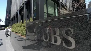 UBS altın fiyat tahminlerini aşağı yönlü revize etti