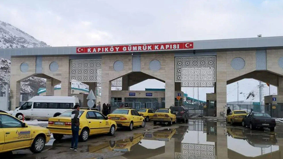 Üç gümrük kapısında yolcu geçişleri karşılıklı durduruldu