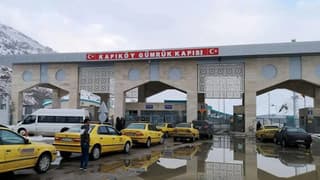 Üç gümrük kapısında yolcu geçişleri karşılıklı durduruldu