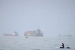UKMTO: Hürmüz Boğazı'nda bir petrol tankeri vuruldu