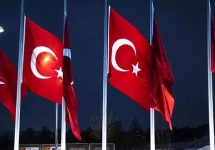 Ülke genelinde bayraklar yarıya indirildi