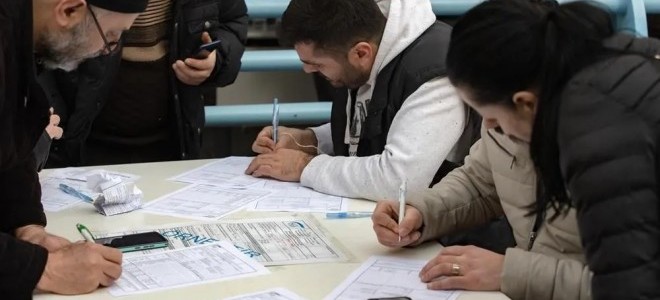 Ülke genelinde SGK binaları önünde EYT yoğunluğu yaşanıyor