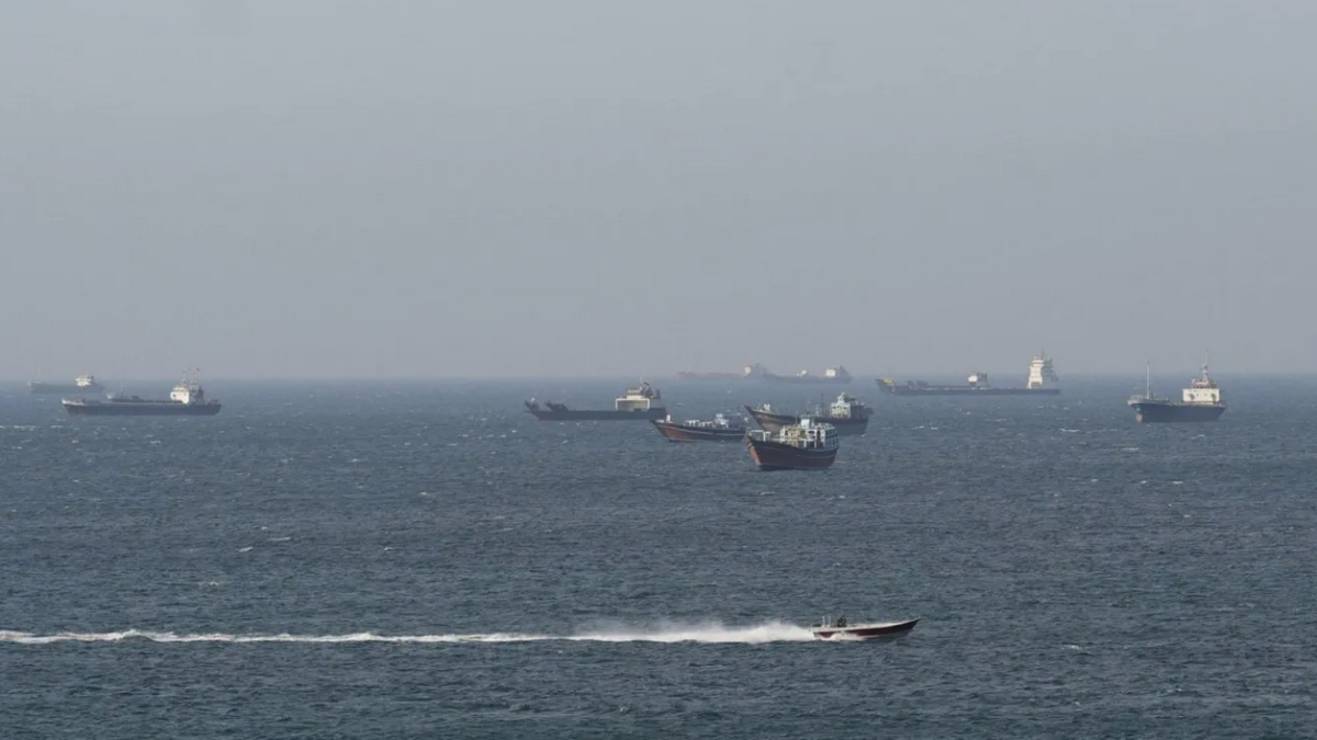 Umman Körfezi'nde sıcak saatler: ABD İran gemisinin kontrolünü ele geçirdi