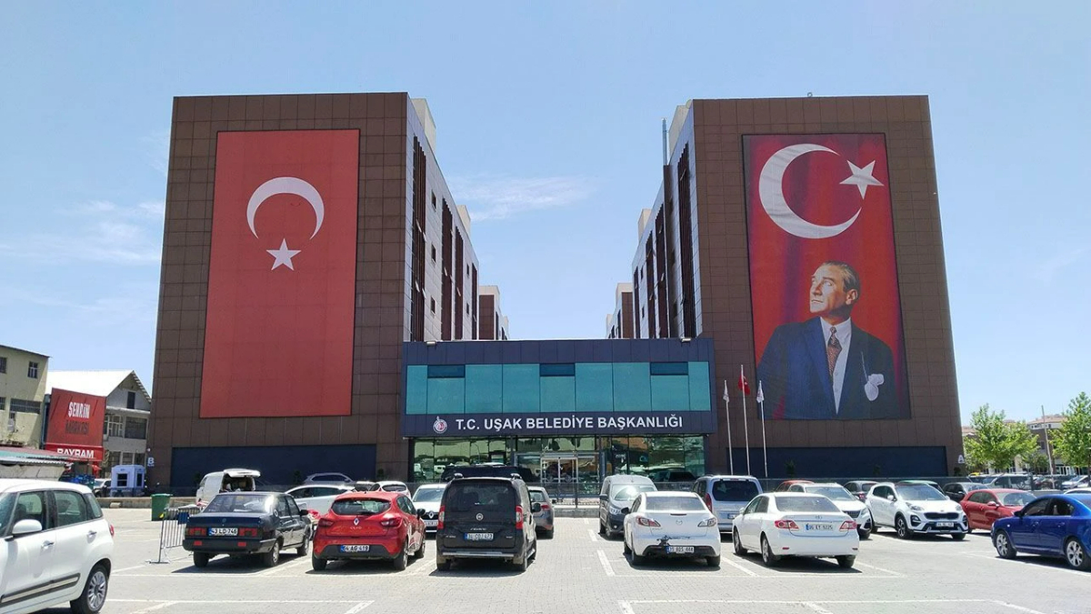 Uşak Belediyesi’ne rüşvet operasyonu: Başkan dahil 11 kişi için gözaltı kararı