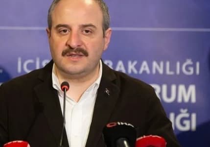 Varank: Doğal gaza bağlı üretimler hariç üretim devam ediyor