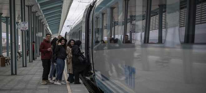 Yaklaşık 3,8 milyon genç bu yıl yüzde 15 indirimli seyahat etti