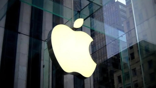 Yapay zeka rüzgârı yön değiştirdi: Apple bir yıl sonra zirveyi geri aldı