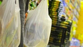 'Çevreci' bahanesiyle kağıt ve bez çanta dayatan marketlere ceza yolda