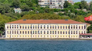 YKS'de zirve iki okulun: 5 öğrenci birincilik elde etti