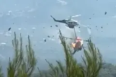 Yunanistan'da iki yangın söndürme helikopteri havada çarpıştı