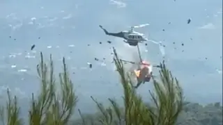 Yunanistan'da iki yangın söndürme helikopteri havada çarpıştı
