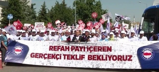 Zam teklifini yetersiz bulan Memur-Sen, 81 ilde eylem yaptı