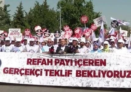 Zam teklifini yetersiz bulan Memur-Sen, 81 ilde eylem yaptı