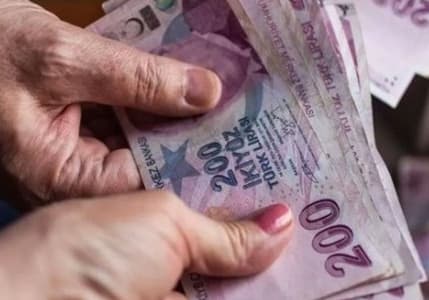 Zamlı emekli aylıkları hesaplara yatırılmaya başlandı